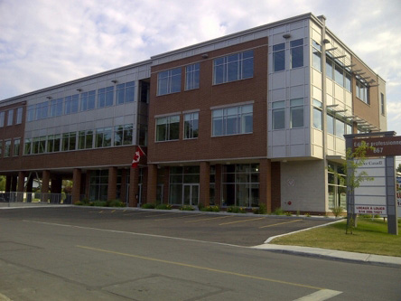 Building image of Repentigny Service Canada Centre at 667 Notre-Dame Street in Repentigny